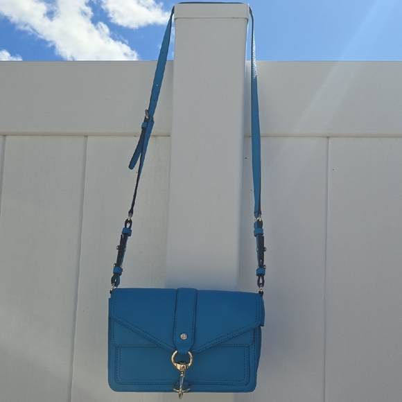 Elegant Blue Crossbody Bag - Picture 4 of 6
